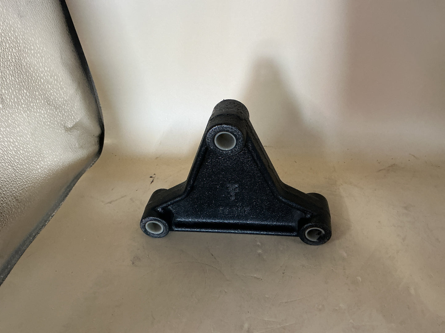 Equalizer Cast 6¨ Tall Triangular 9/16 Holes