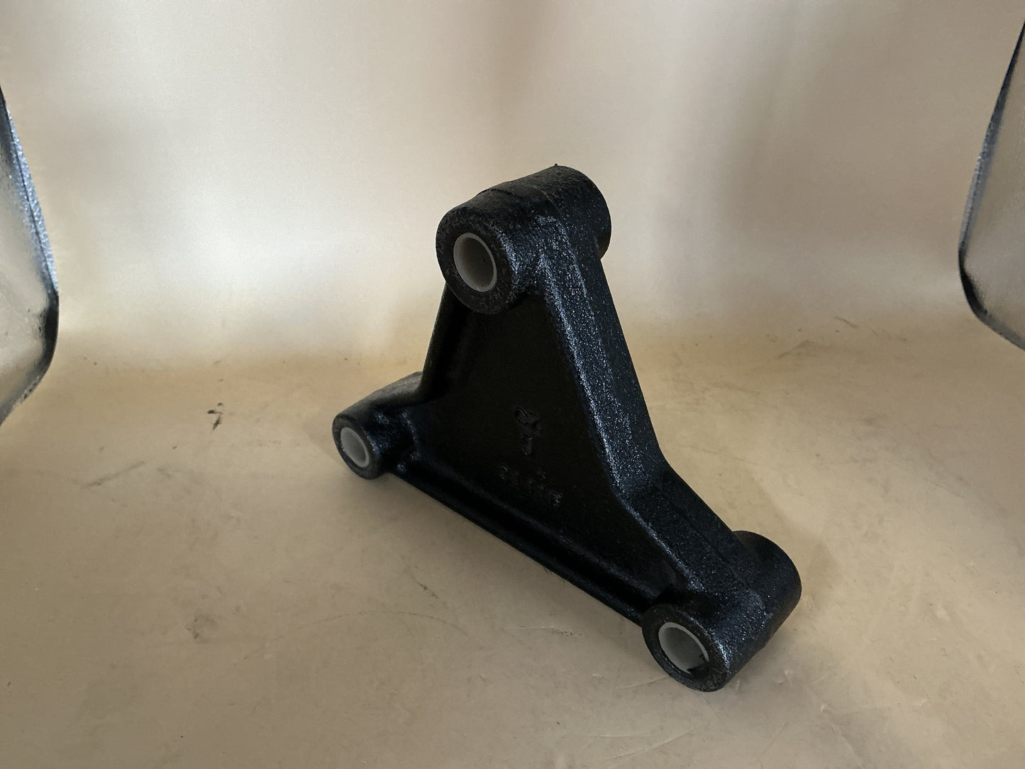 Equalizer Cast 6¨ Tall Triangular 9/16 Holes