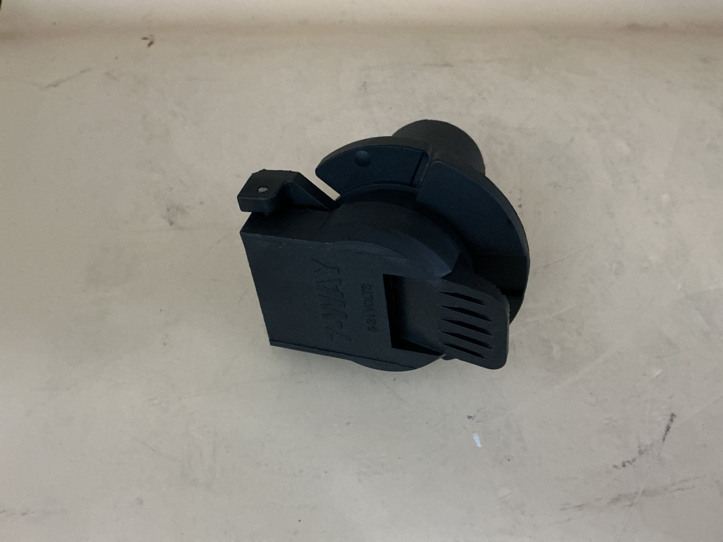 7 POLE-BLADE, OEM CONNECTOR WITH TWIST-LOCK CONNECTION (CAR)