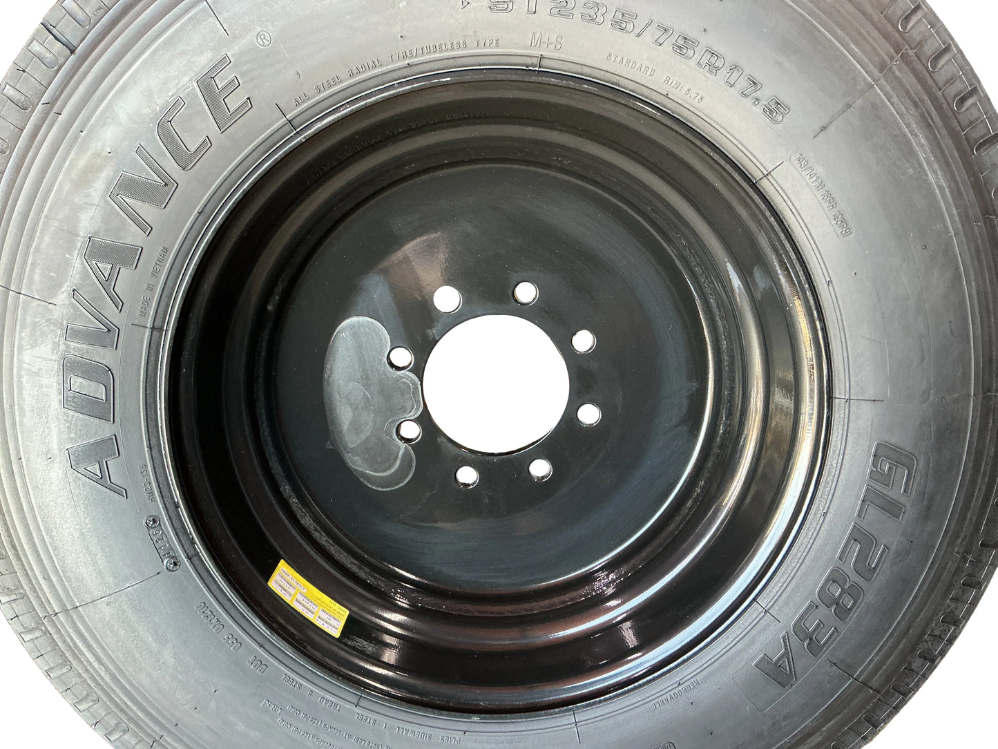 SUPER SINGLE with ADVANCE TIRE 235/75 R17.5 18PLY